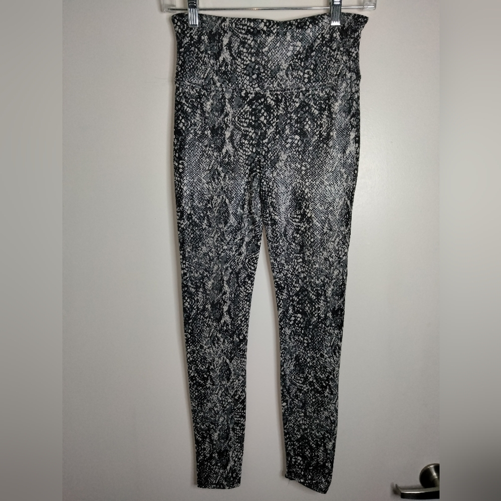Spanx (Size M) Multicolored Snake Patterned & Tex… - image 5